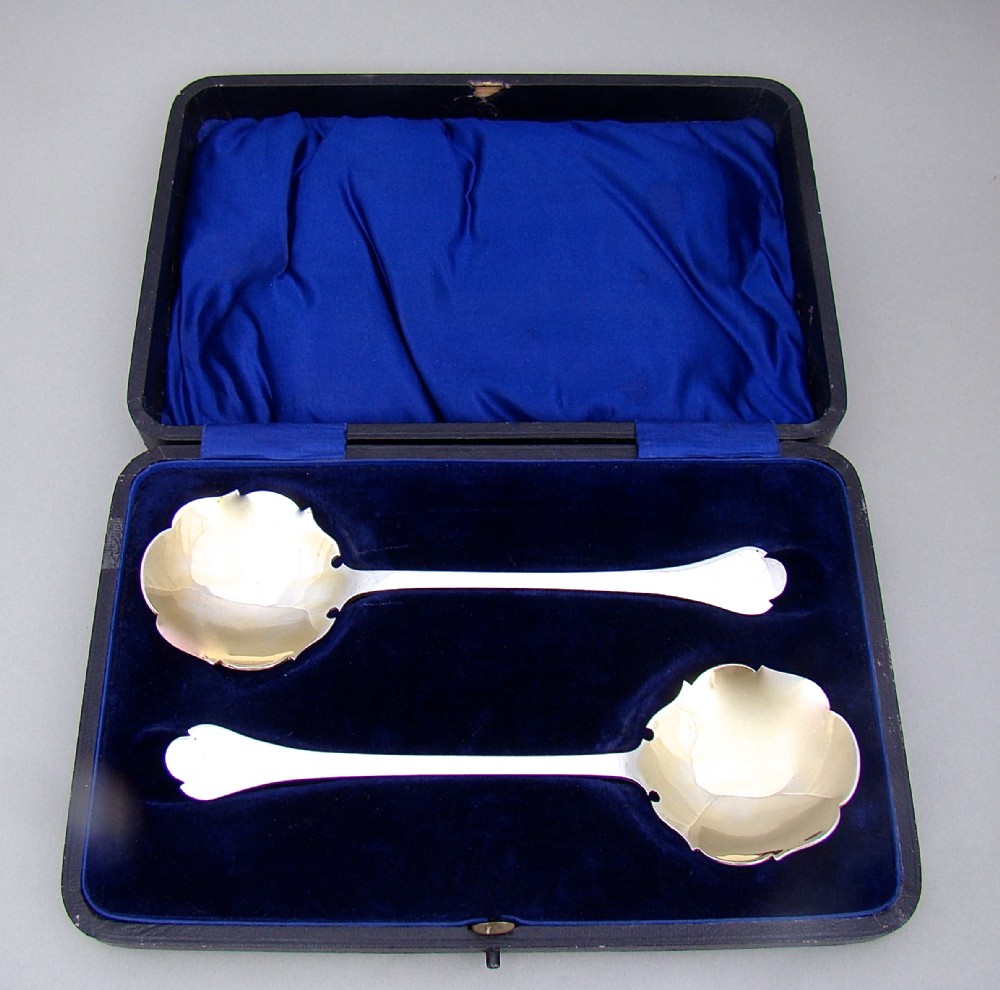 cased pair of edwardian silver trefid pattern serving spoons by robert stebbings london 1909