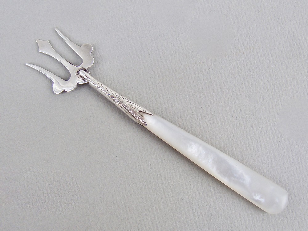 george v silver pickle fork by william henry leather chester 1913