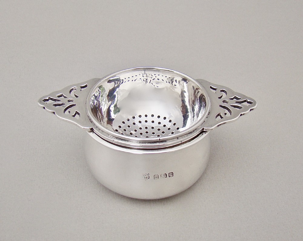 elegant art deco silver tea strainer stand by the barker brothers birmingham 1939