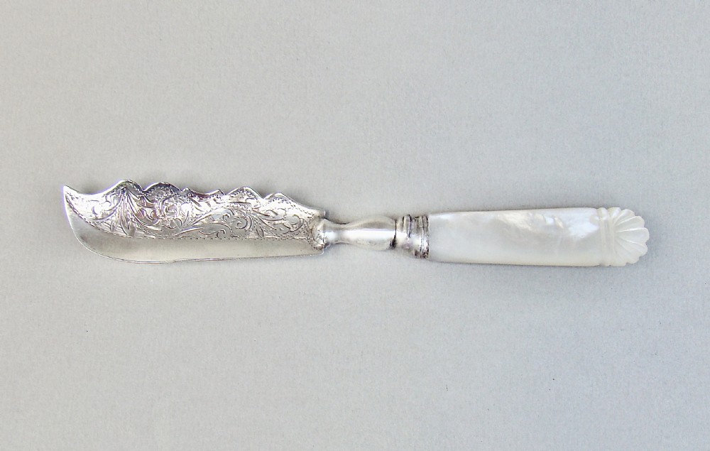 edwardian silver and mother of pearl butter knife by hilliard thomason birmingham 1902