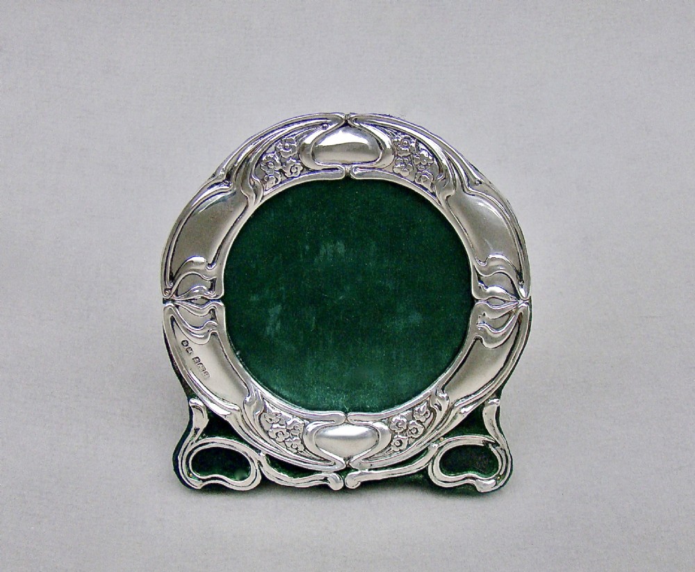 art nouveau solid silver photo frame by henry matthews birmingham 1902