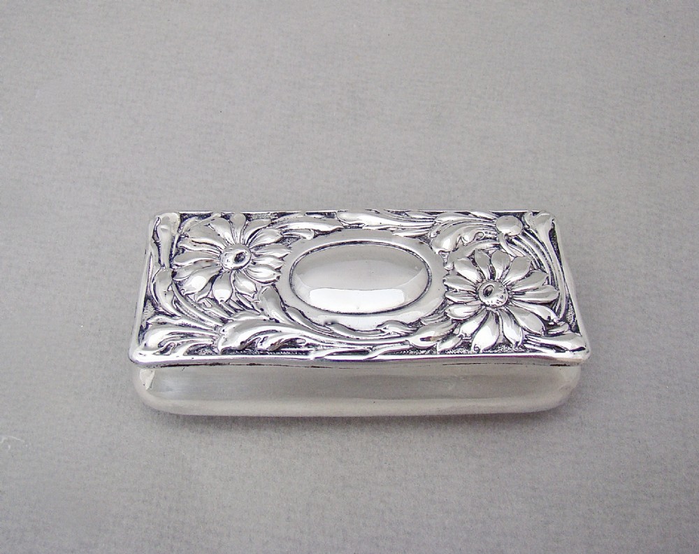 delightful art nouveau silver trinket box by henry matthews birmingham 1902